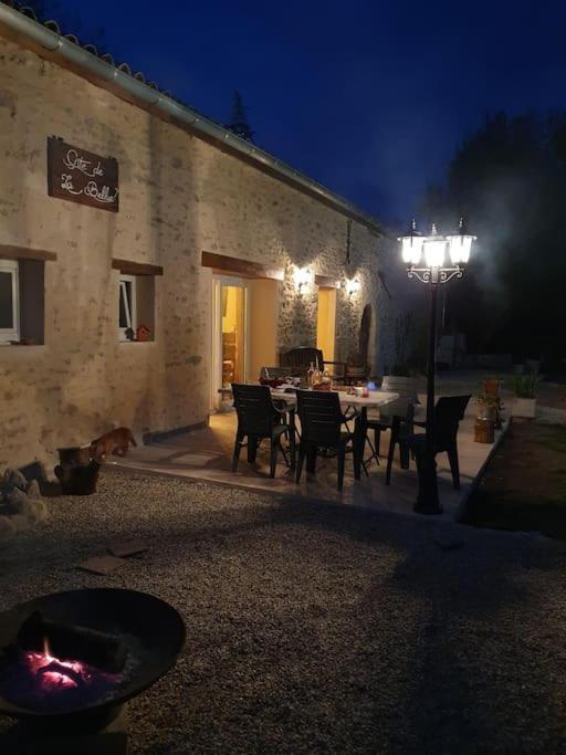 Gite Spacieux - 3 Chambres - Calme Et Charmant Cubnezais Buitenkant foto