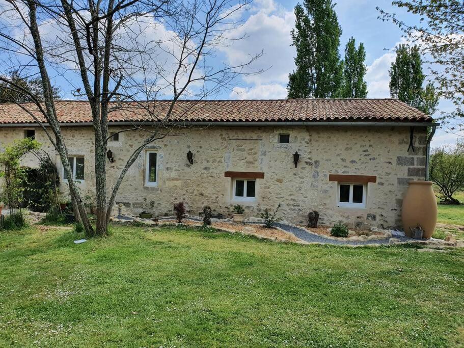 Gite Spacieux - 3 Chambres - Calme Et Charmant Cubnezais Buitenkant foto